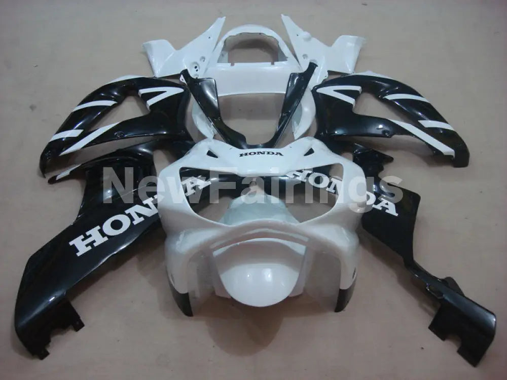 White and Black Factory Style - CBR 929 RR 00-01 Fairing Kit