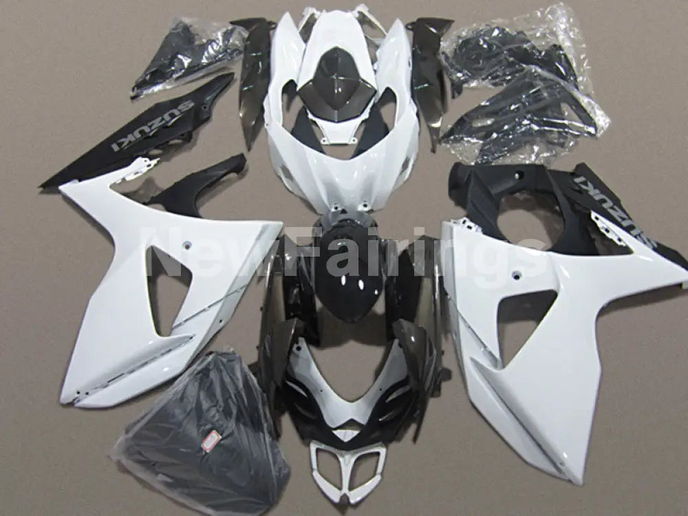 White and Black Factory Style - GSX - R1000 09 - 16 Fairing
